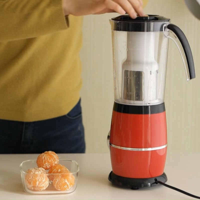 Bước 2 Ép quýt lấy nước cốt Nước ép quýt