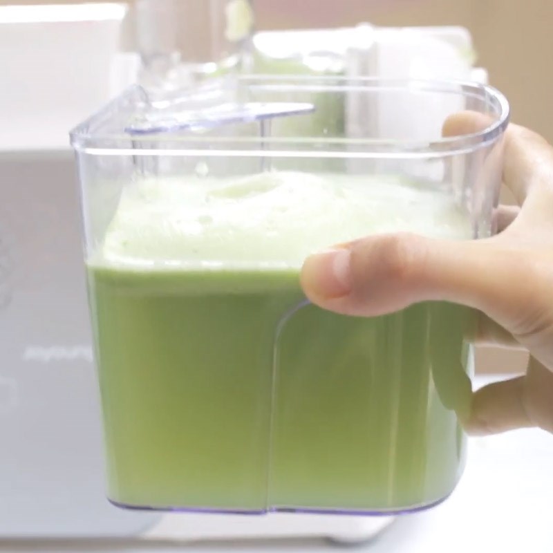 Bước 2 Ép trái cây Nước ép táo cần tây
