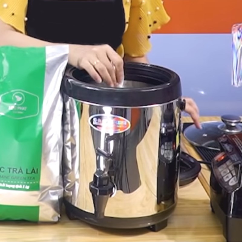 Bước 1 Hãm trà Trà sữa thanh long đỏ