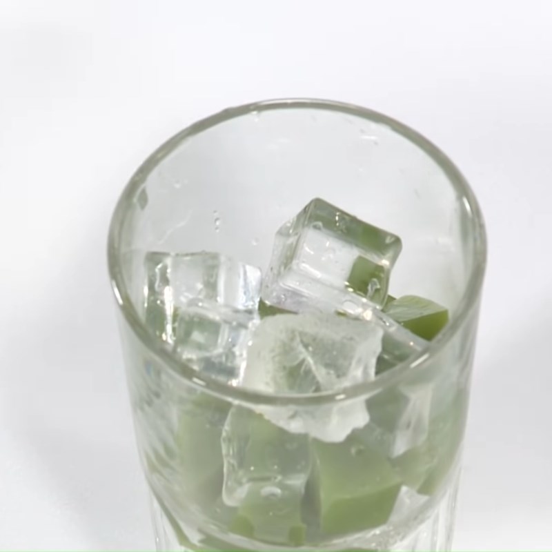 Bước 3 Hoàn thành Trà sữa gạo rang thạch matcha