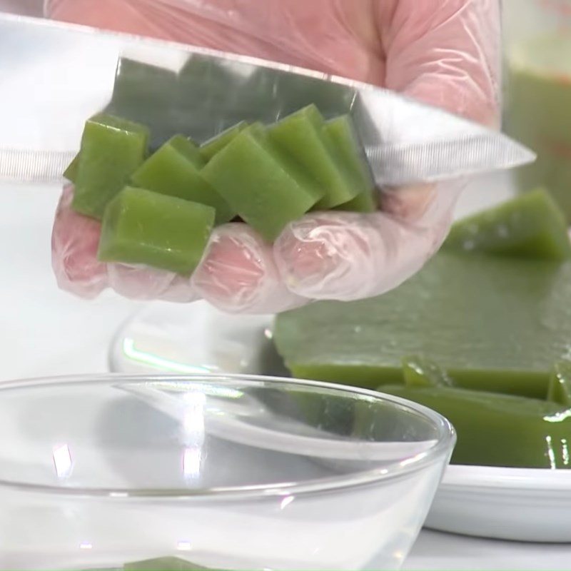 Bước 3 Hoàn thành Trà sữa gạo rang thạch matcha
