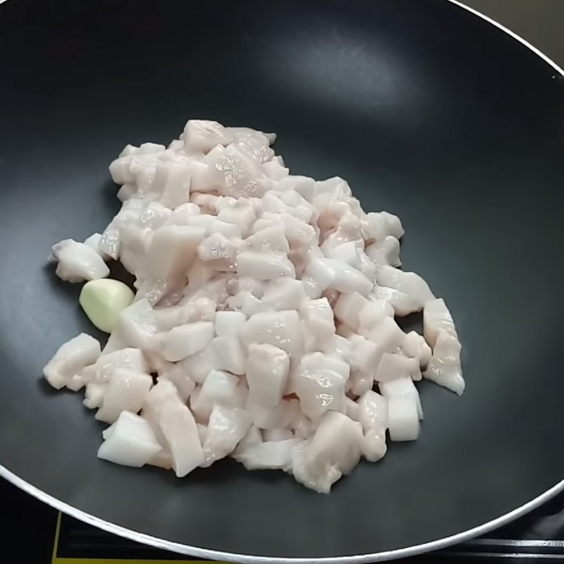 Bước 3 Thắng tóp mỡ Hủ tiếu gà nấm