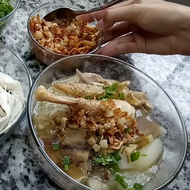Bước 5 Trụng hủ tiếu và hoàn thành Hủ tiếu gà nấm