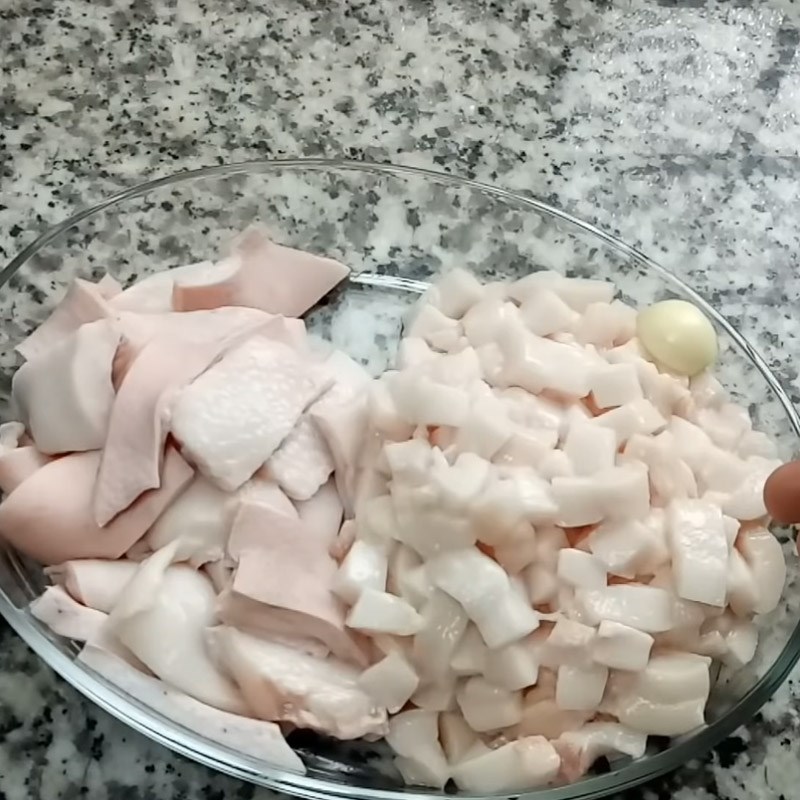 Bước 1 Sơ chế nguyên liệu Hủ tiếu gà nấm