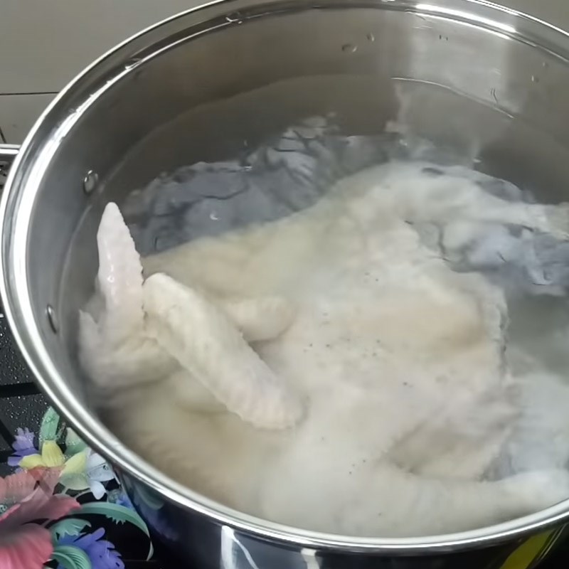 Bước 2 Ninh gà Hủ tiếu gà nấm