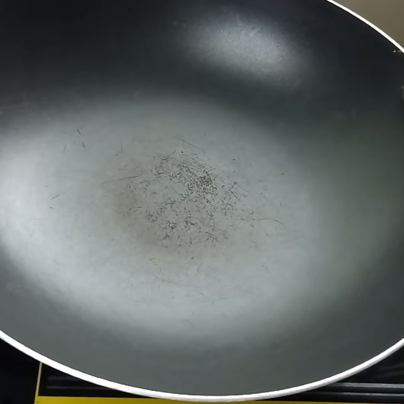 Bước 3 Thắng tóp mỡ Hủ tiếu gà nấm