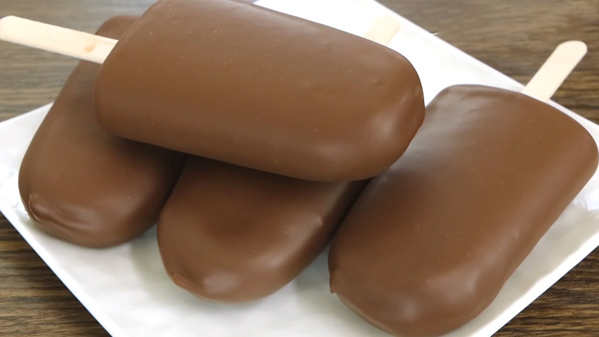 Kem socola phủ socola vỏ giòn