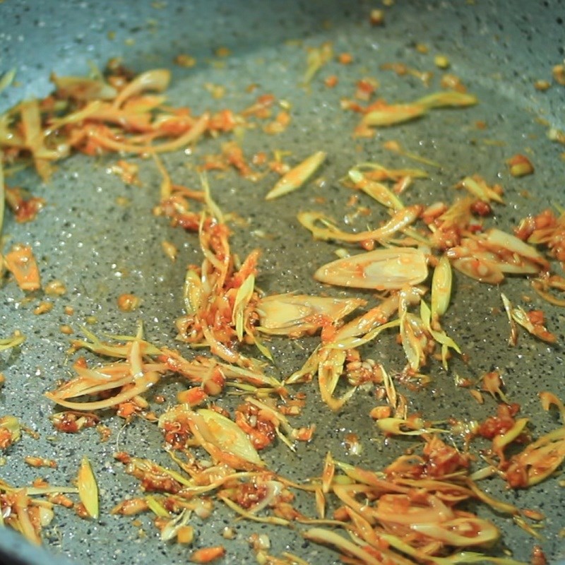 Bước 3 Kho thịt vịt Vịt kho sả ớt