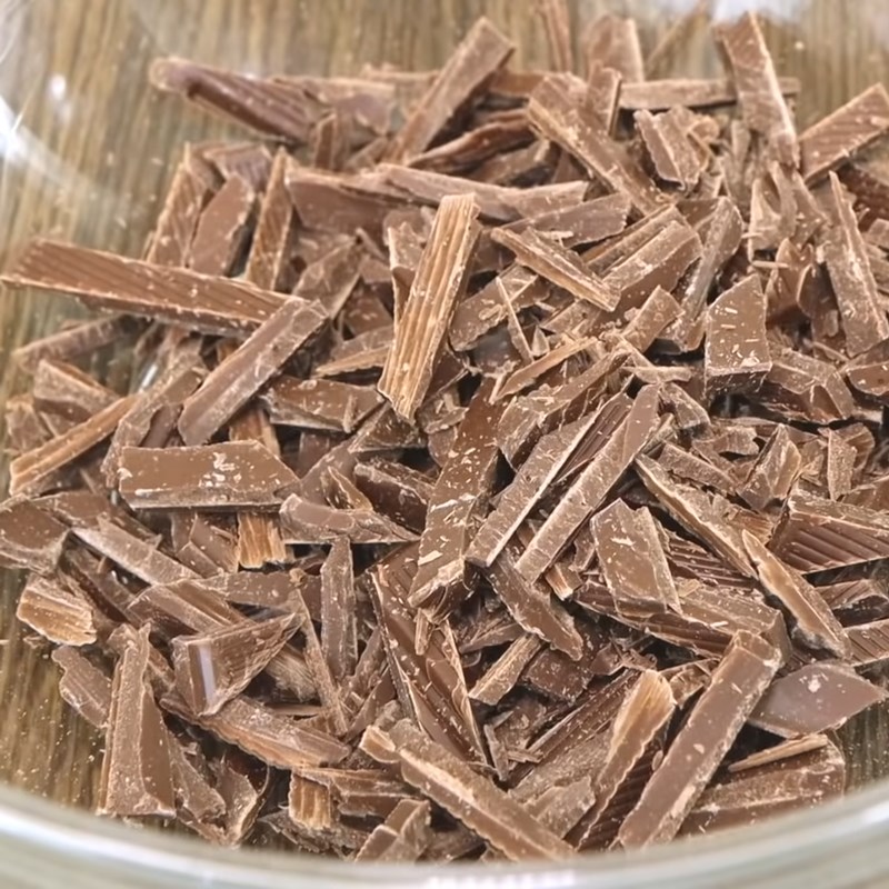 Bước 4 Làm lớp phủ socola Kem socola phủ socola vỏ giòn