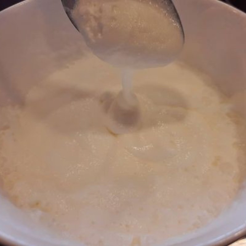Bước 1 Làm milk foam Latte hồng trà macchiato