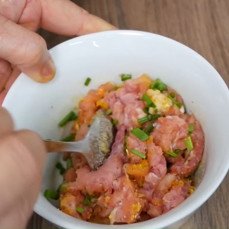 Bước 3 Làm nhân cháo Cháo hạt sen thịt bằm và trứng