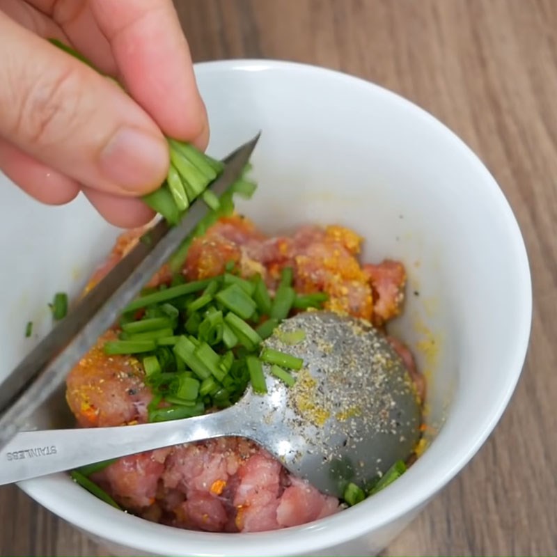 Bước 3 Làm nhân cháo Cháo hạt sen thịt bằm và trứng