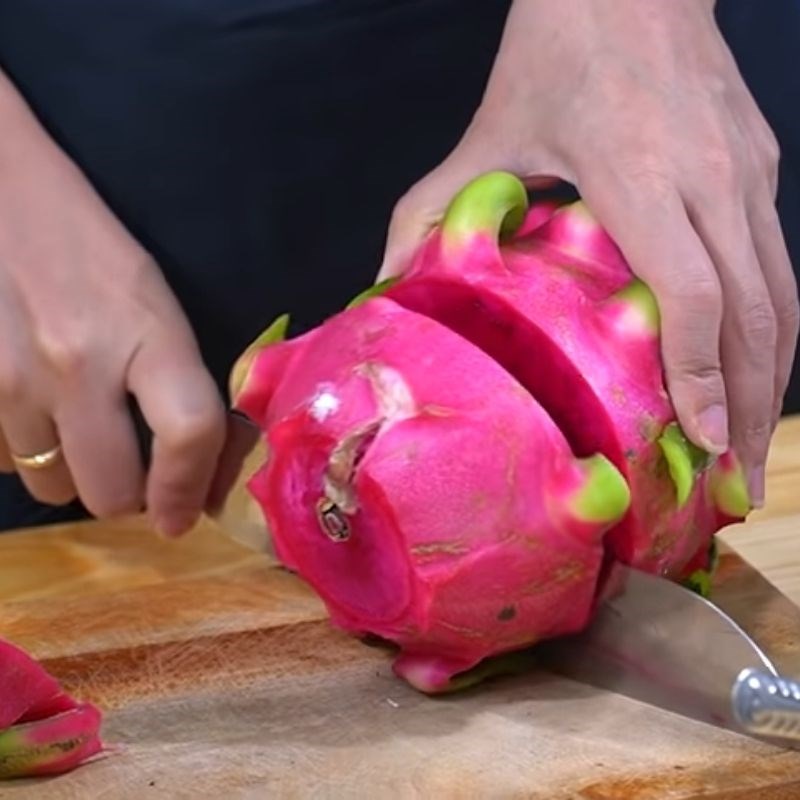 Bước 3 Làm nước cốt thanh long đỏ Trà sữa thanh long đỏ