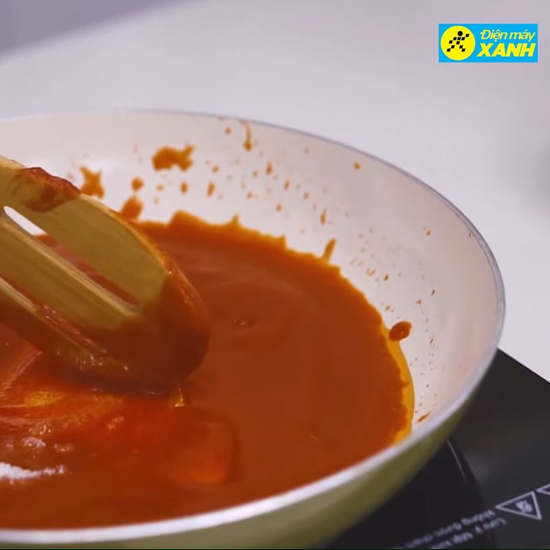 Bước 4 Làm sốt cà Mì Ý gà giòn sốt kem