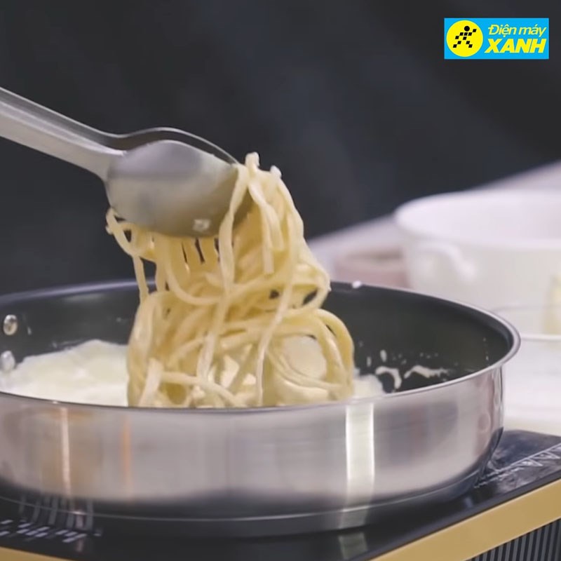 Bước 9 Làm sốt kem Mì Ý gà giòn sốt kem