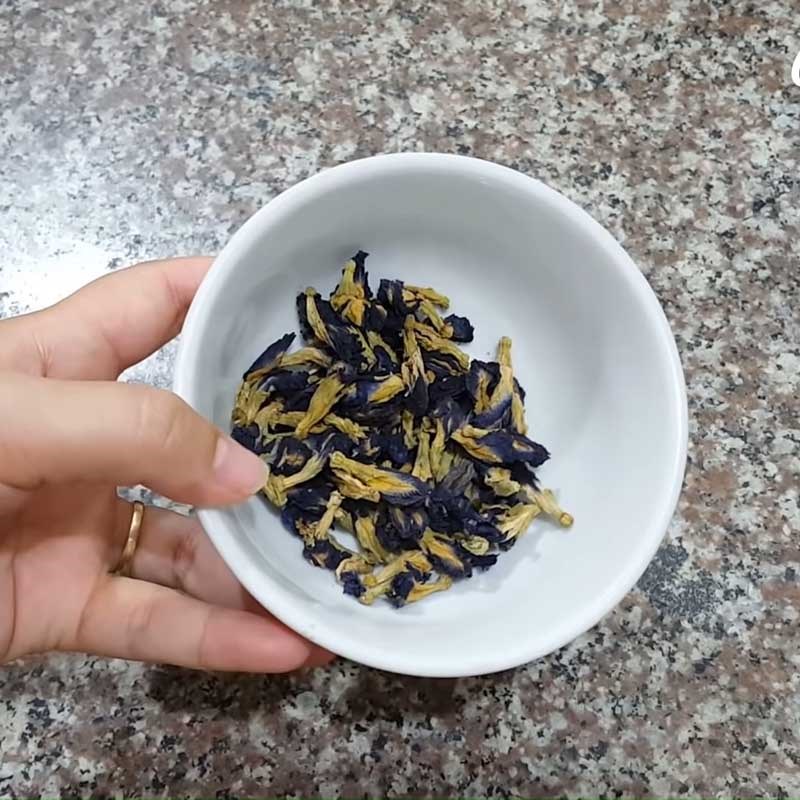 Bước 2 Lọc nước hoa đậu biếc Trà chanh hoa đậu biếc