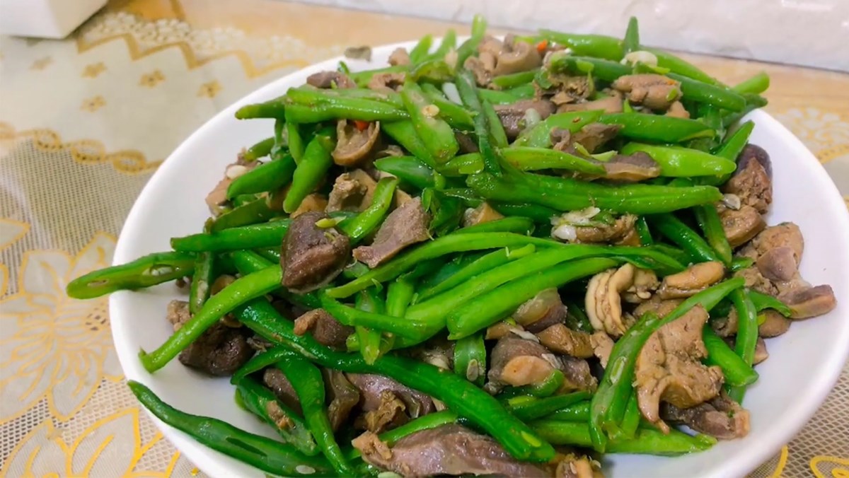 Lòng gà xào đậu que
