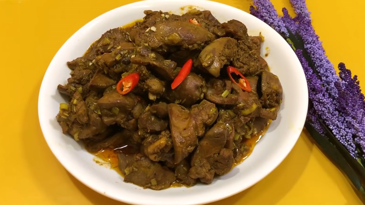 Lòng gà xào sả ớt