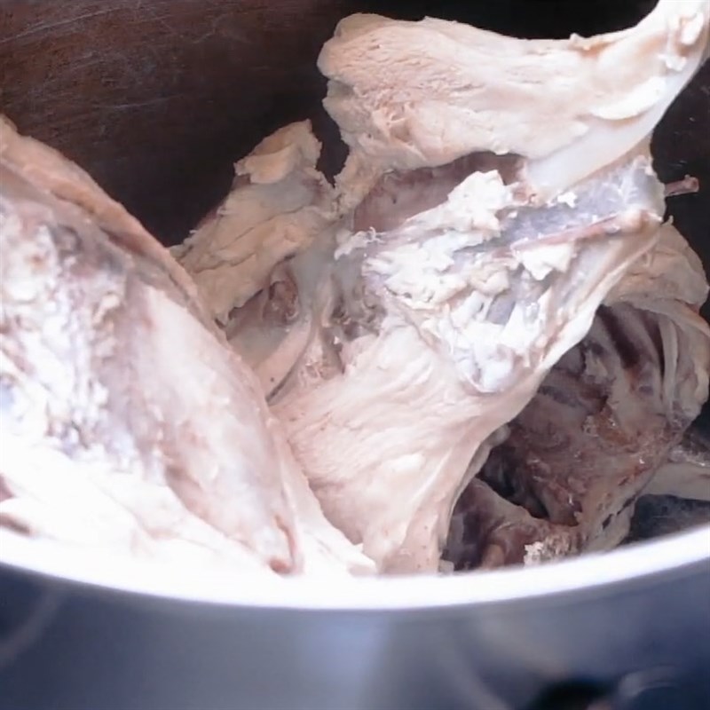 Bước 3 Luộc xương lần 2 Nước dùng gà