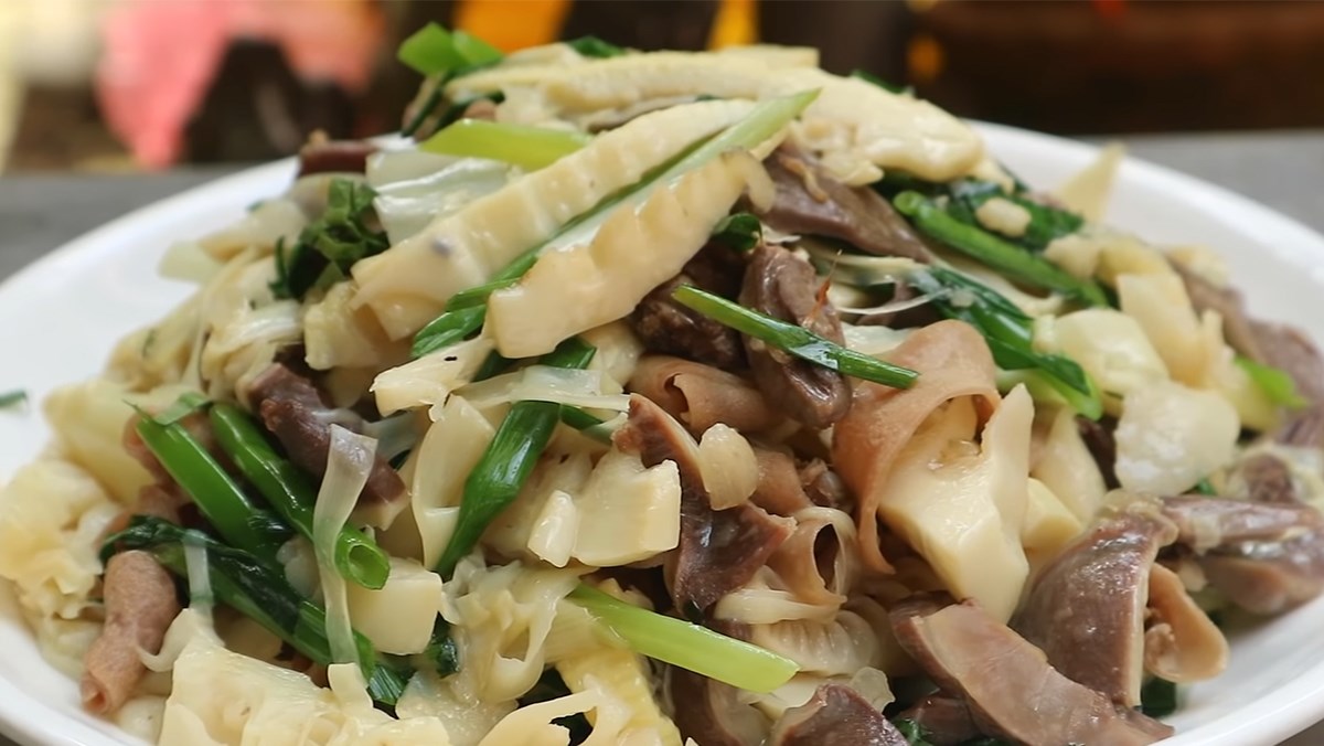 Măng chua xào lòng vịt