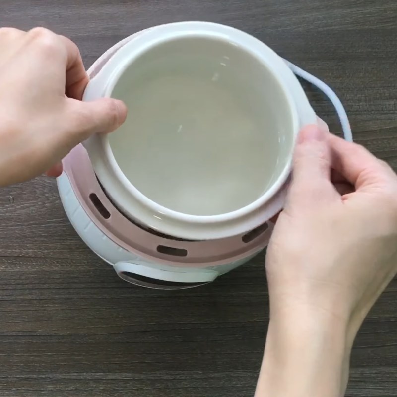 Bước 3 Nấu cháo trắng và hấp nguyên liệu  Cháo cá hồi bằng nồi nấu chậm