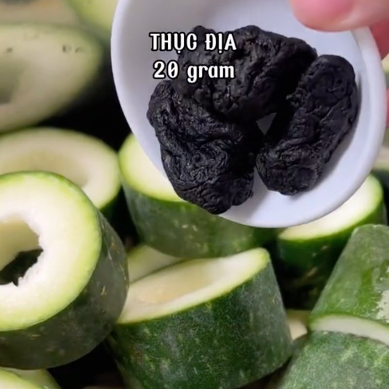 Bước 2 Nấu nước bí đao Trà bí đao (Công thức được chia sẻ bởi Tiktok Bếp chay XANH)