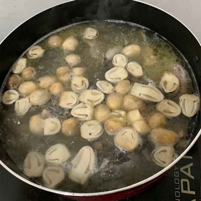 Bước 5 Nấu nước dùng Bánh canh cá lóc