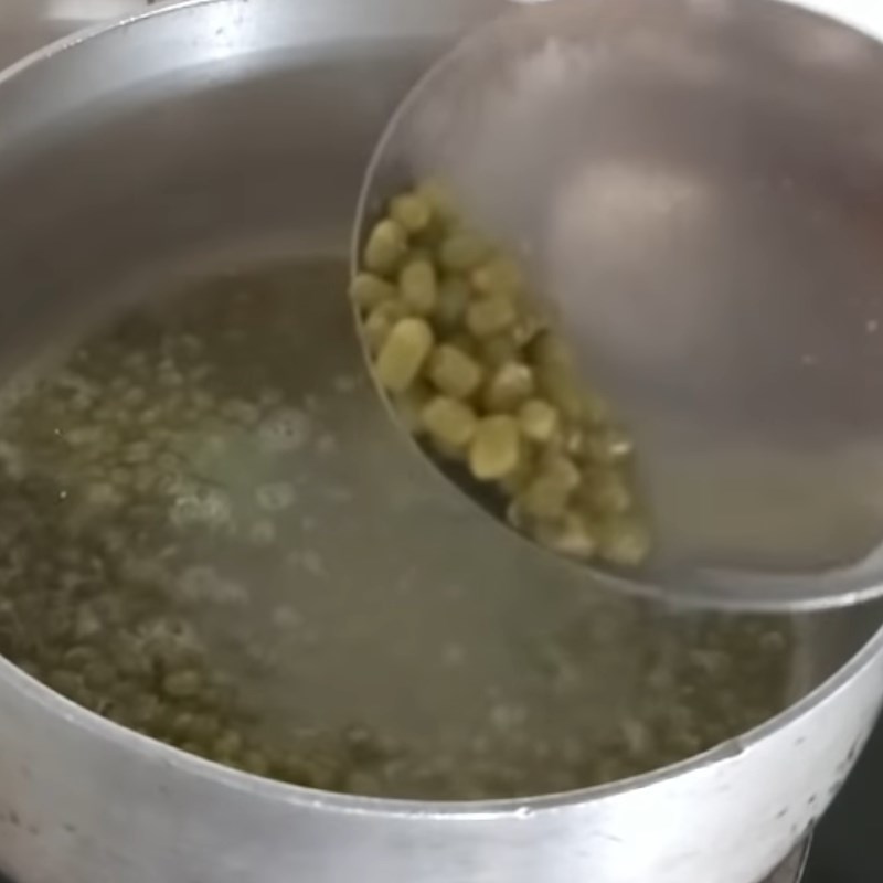 Bước 2 Nấu và xay đậu xanh Kem đậu xanh sữa dừa
