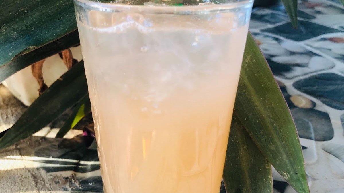 Nước ép táo mận