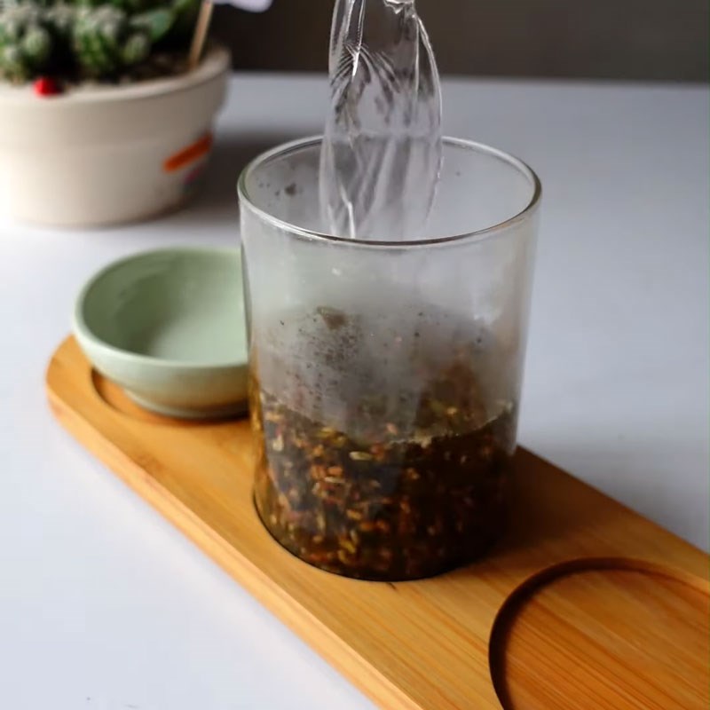 Bước 1 Pha trà đậu biếc và trà gạo rang Trà sữa gạo rang hoa đậu biếc