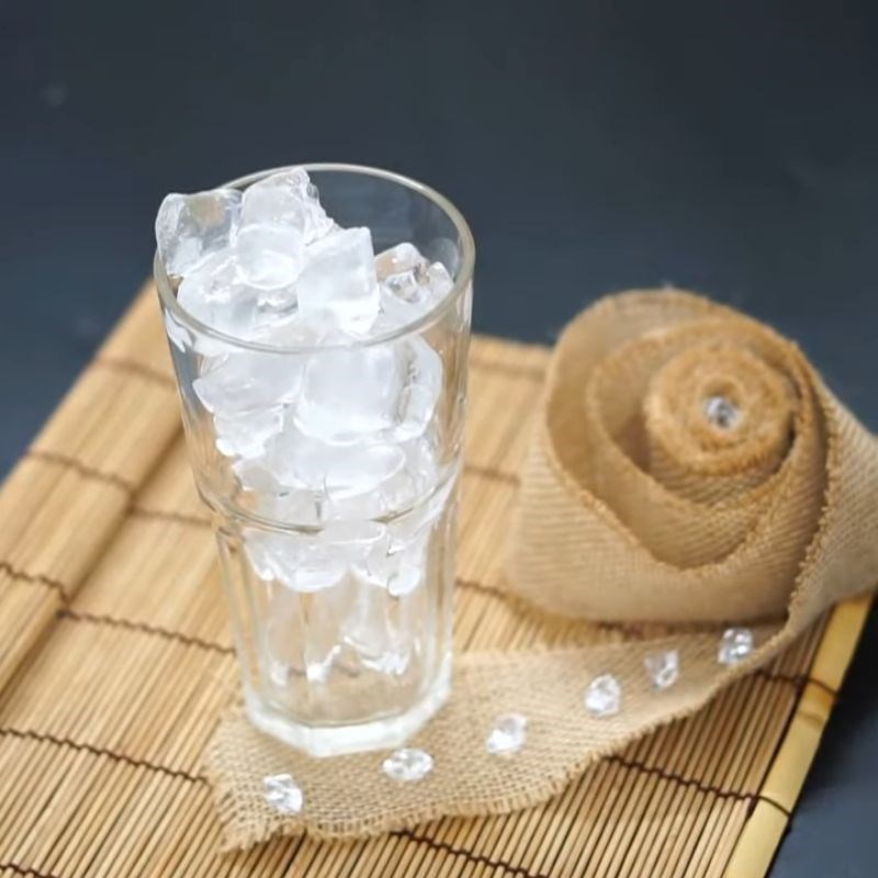 Bước 2 Pha trà sữa Hồng trà sữa với sữa tươi