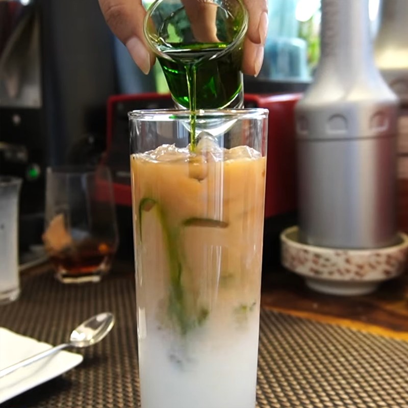 Bước 2 Pha trà sữa lá dứa Trà sữa lá dứa