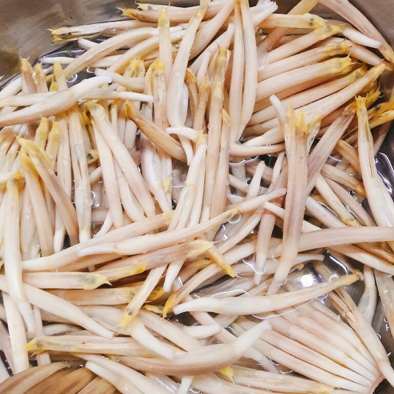 Bước 1 Sơ chế các nguyên liệu Cá cơm chay