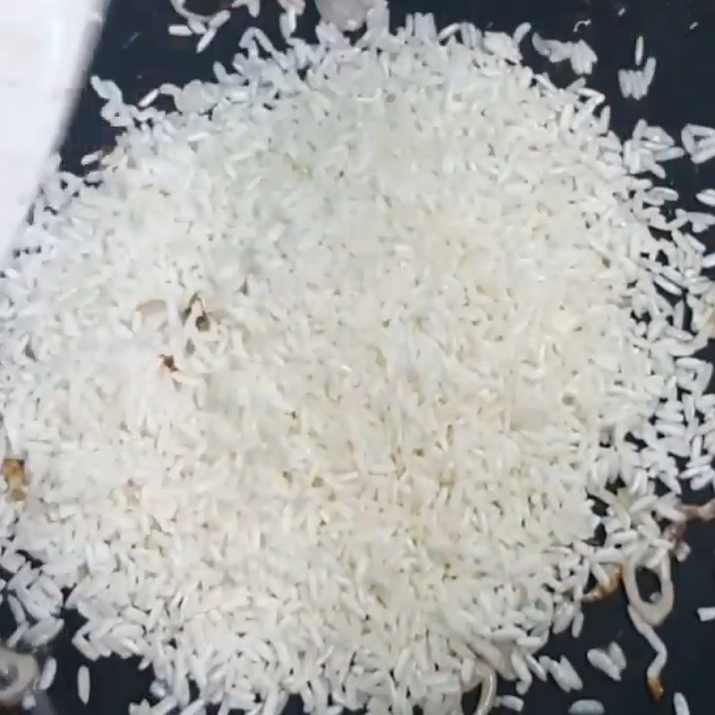 Bước 1 Rang cháo và nấu cháo Cháo cá bớp thì là