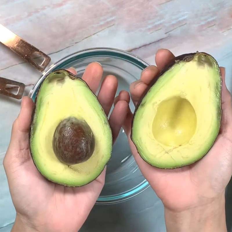 Bước 1 Sơ chế bơ Kem bơ sữa chua