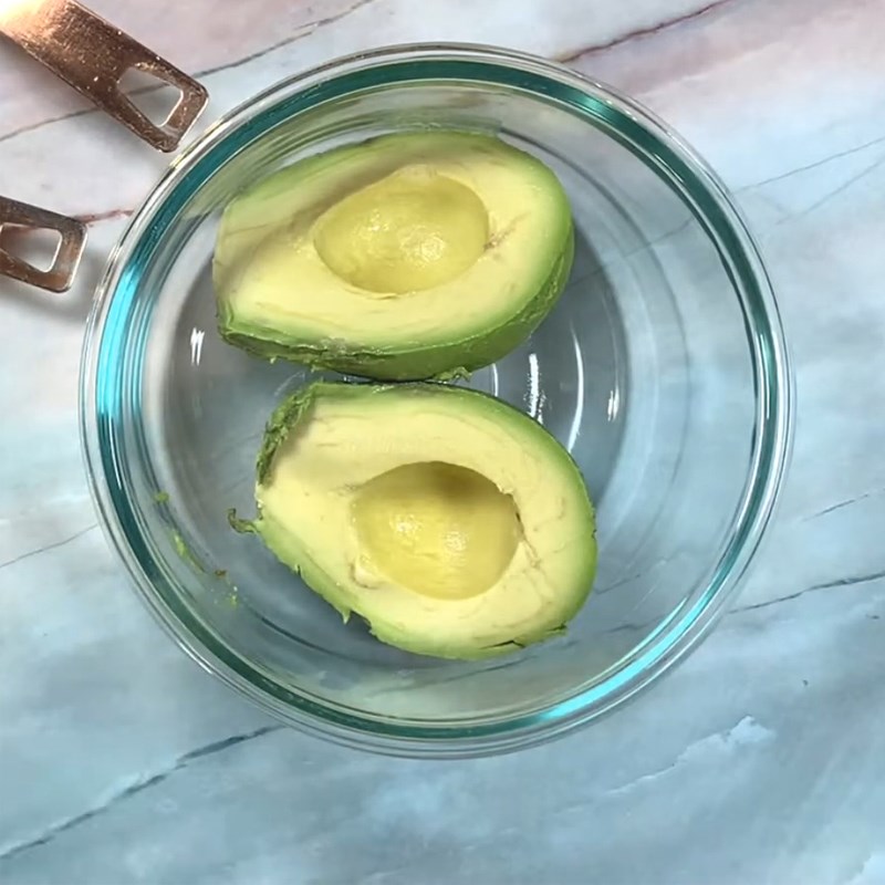 Bước 1 Sơ chế bơ Kem bơ sữa chua