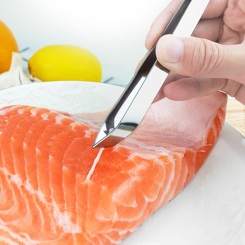 Bước 1 Sơ chế cá hồi Bún cá hồi cà chua