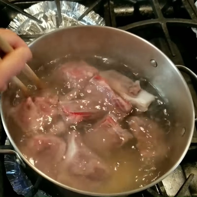 Bước 1 Sơ chế các nguyên liệu Bánh canh hải sản