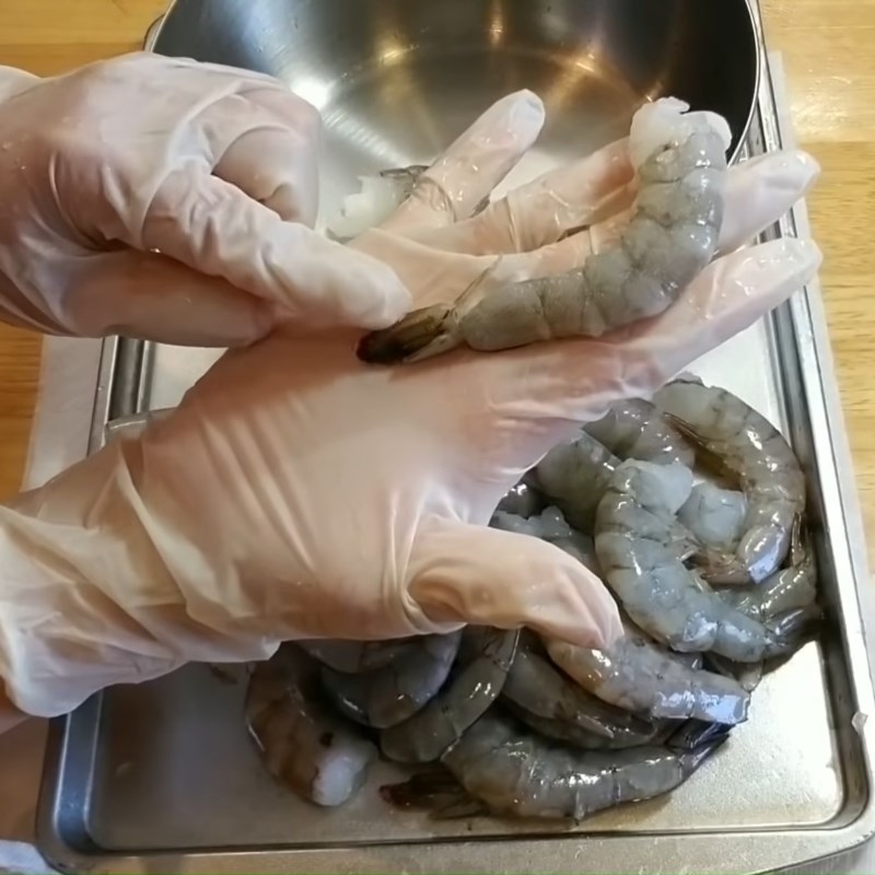 Bước 1 Sơ chế các nguyên liệu Bánh canh hải sản