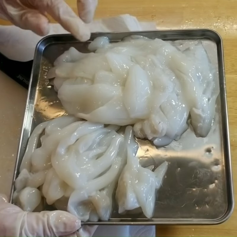 Bước 1 Sơ chế các nguyên liệu Bánh canh hải sản