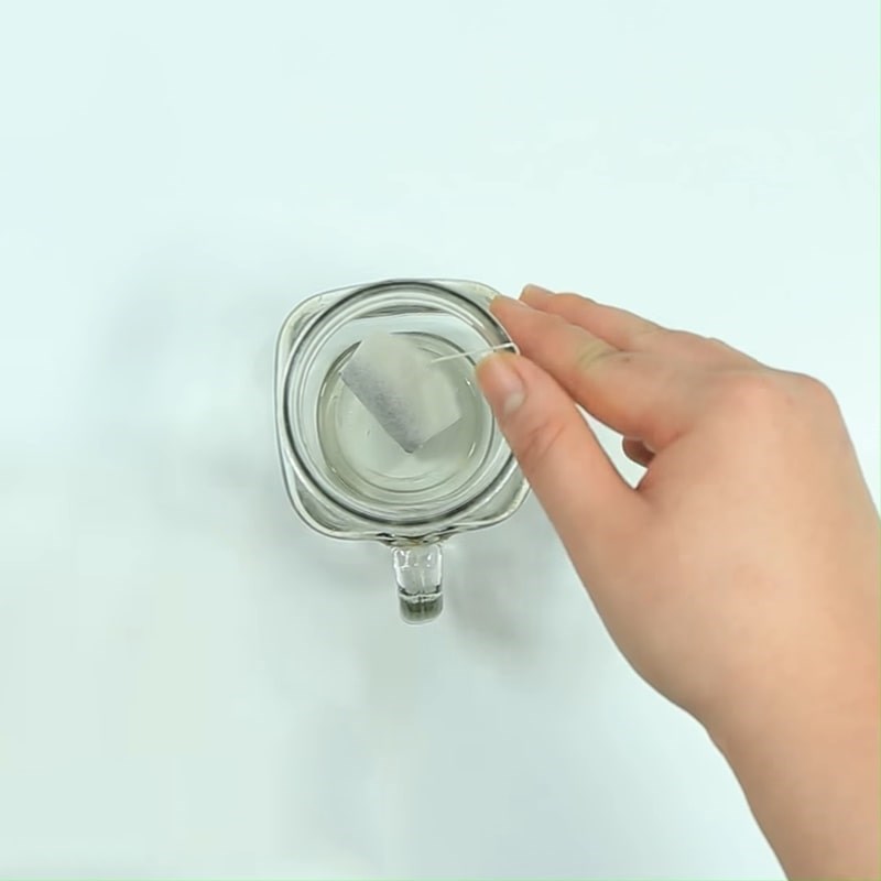 Bước 1 Ngâm trà túi lọc Trà chanh dây (chanh leo)