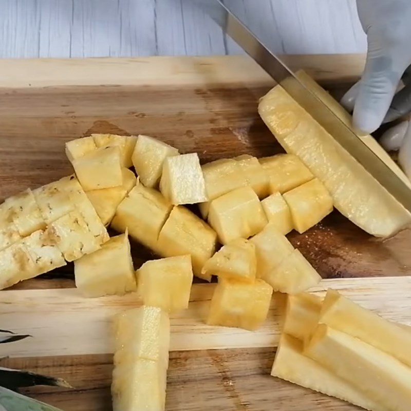 Bước 1 Sơ chế dứa và gừng Nước ép dứa chanh gừng