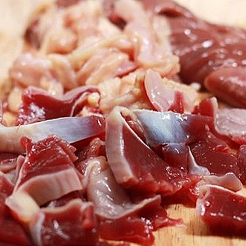 Bước 2 Sơ chế lòng gà Măng tươi xào lòng gà