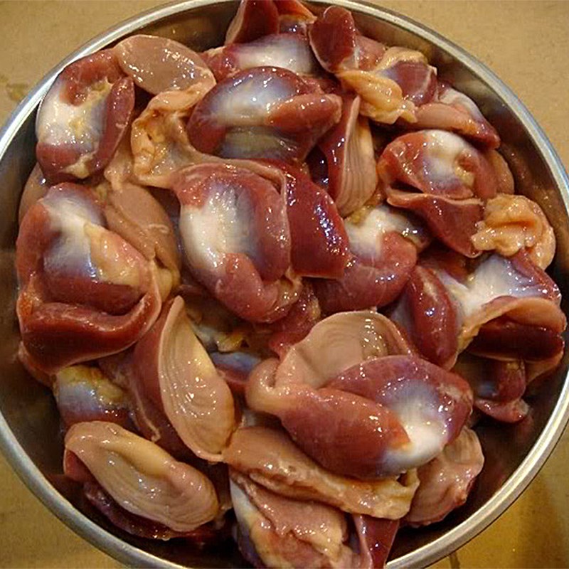 Bước 2 Sơ chế lòng gà Măng tươi xào lòng gà