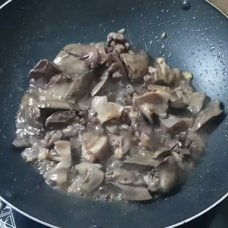 Bước 2 Xào lòng vịt Lòng vịt xào mướp hương
