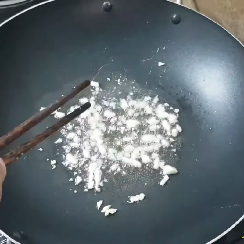 Bước 2 Xào lòng vịt Lòng vịt xào mướp hương