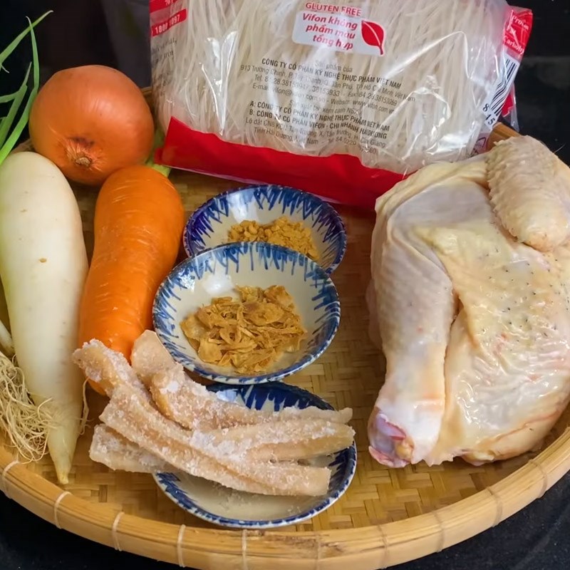 Bước 1 Sơ chế nguyên liệu Hủ tiếu gà