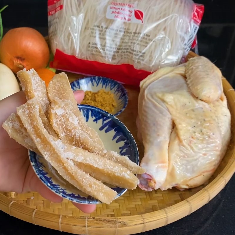 Bước 1 Sơ chế nguyên liệu Hủ tiếu gà