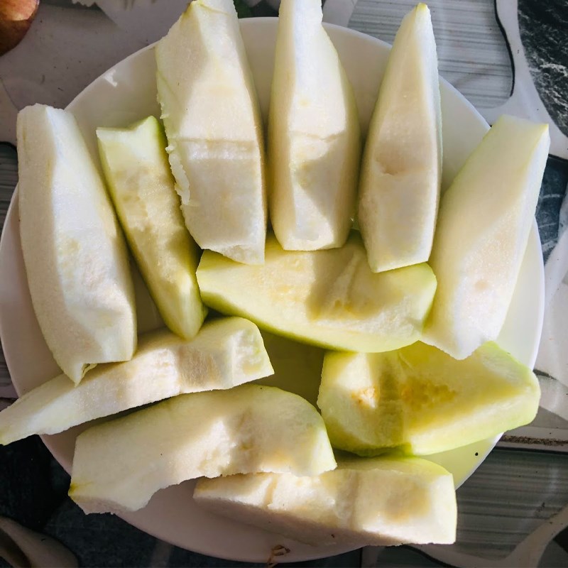 Bước 1 Sơ chế nguyên liệu Nước ép táo ổi
