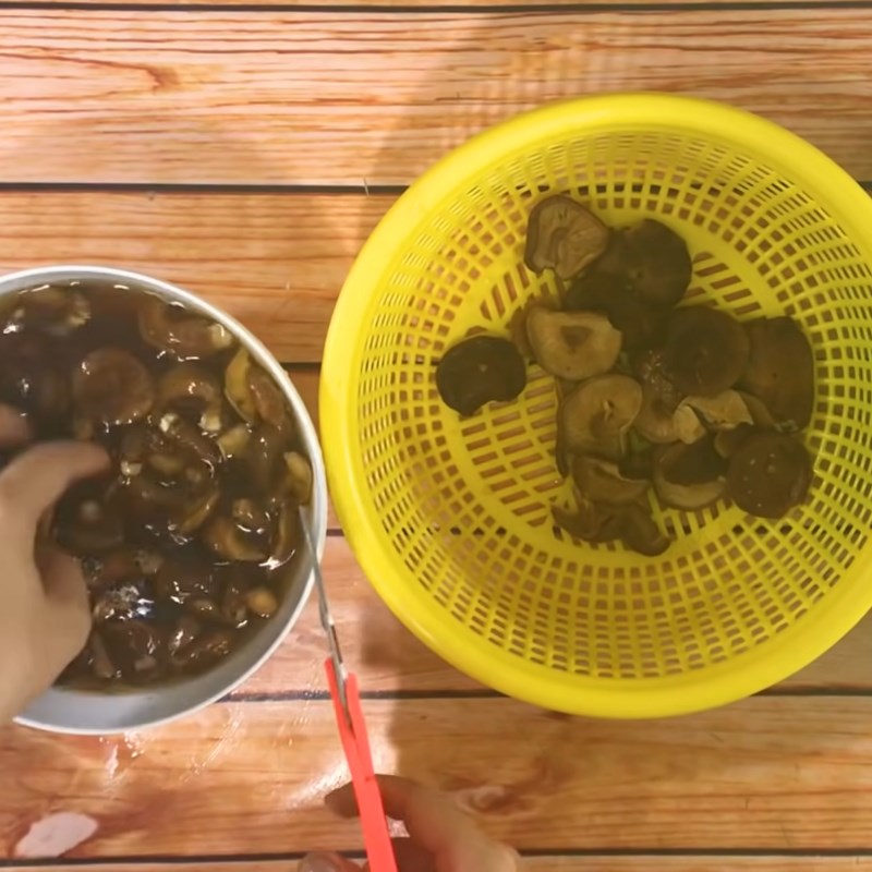 Bước 1 Sơ chế nguyên liệu Miến măng gà
